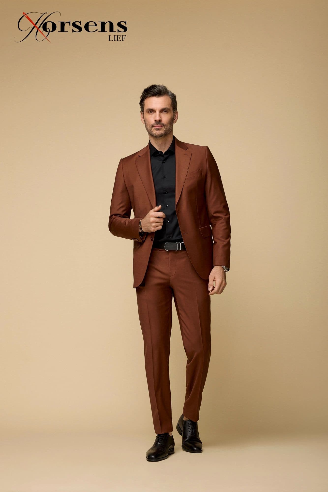 Rust orange suit with a black shirt